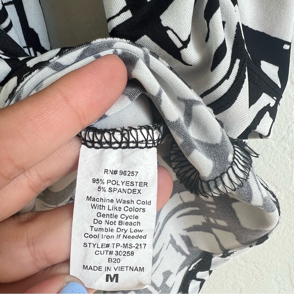 Perception concept black and white design top - Picture 5 of 6